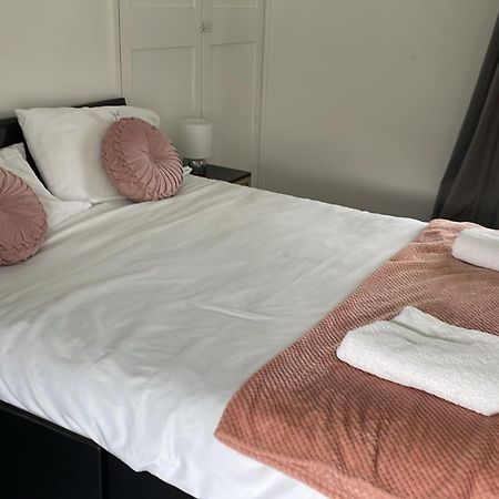 2 Bedroom Home With Driveway Close To Quayside 盖茨黑德 外观 照片