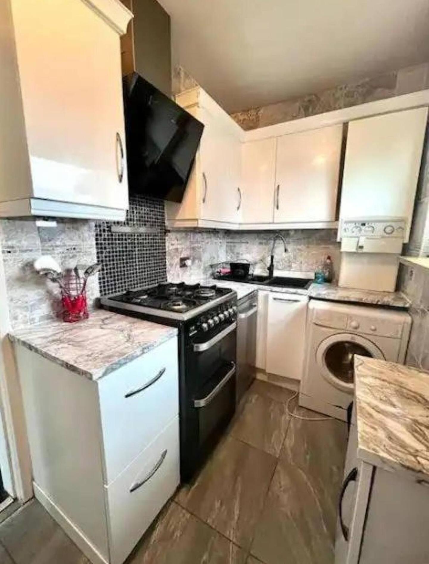 2 Bedroom Home With Driveway Close To Quayside 盖茨黑德 外观 照片
